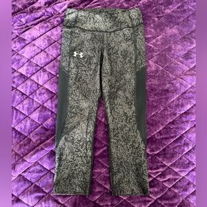 Under Armour Gray and Black Patterned cropped Leggings